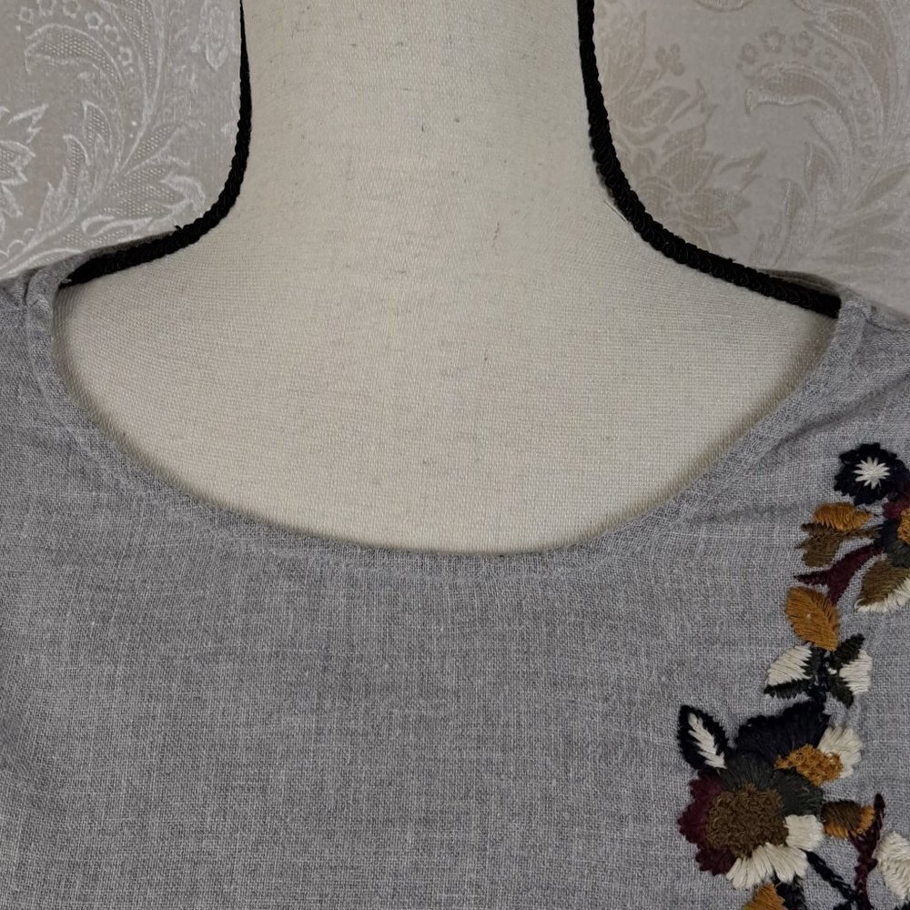 Zara Basic Collection Size Xs Gray Embroidered Fl… - image 5